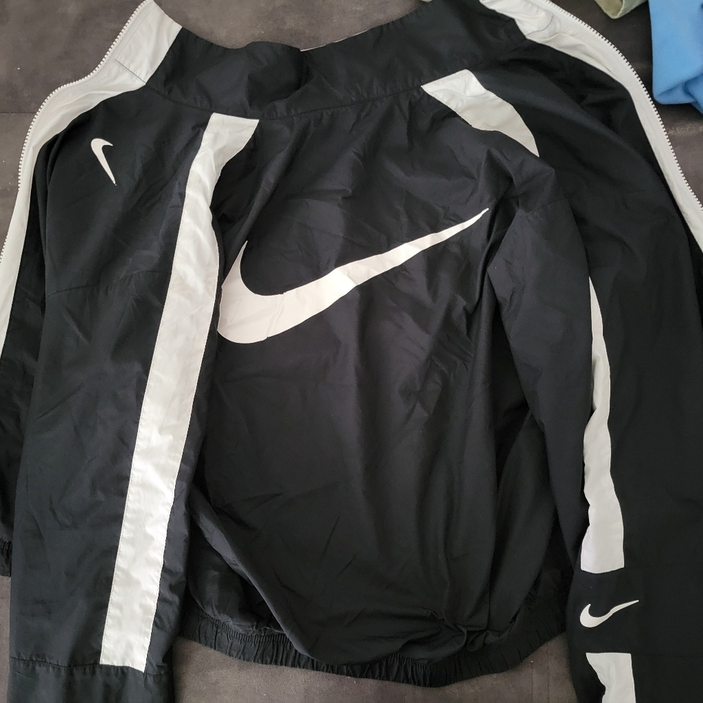 Nike Men's Black and White Windbreaker